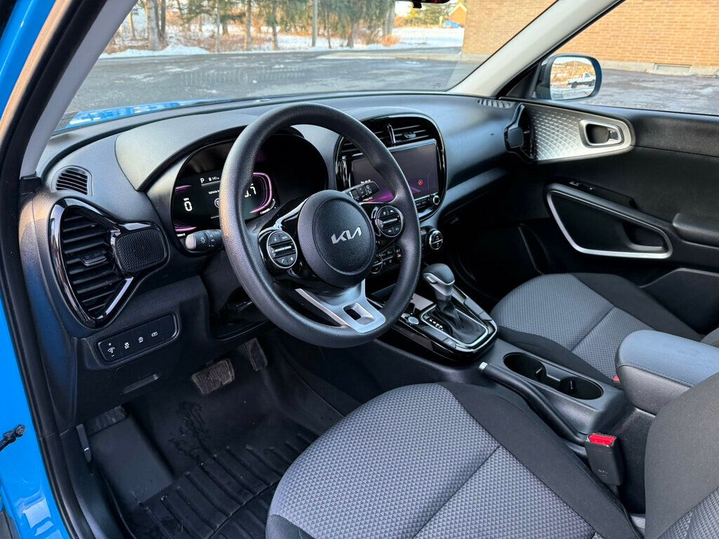 2023 Kia Soul S IVT - 22974886 - 17