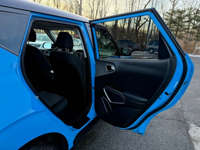 2023 Kia Soul S IVT - 22974886 - 32