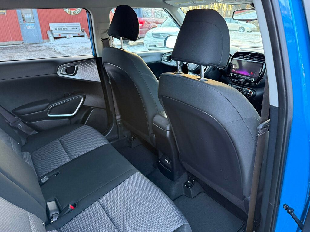 2023 Kia Soul S IVT - 22974886 - 37