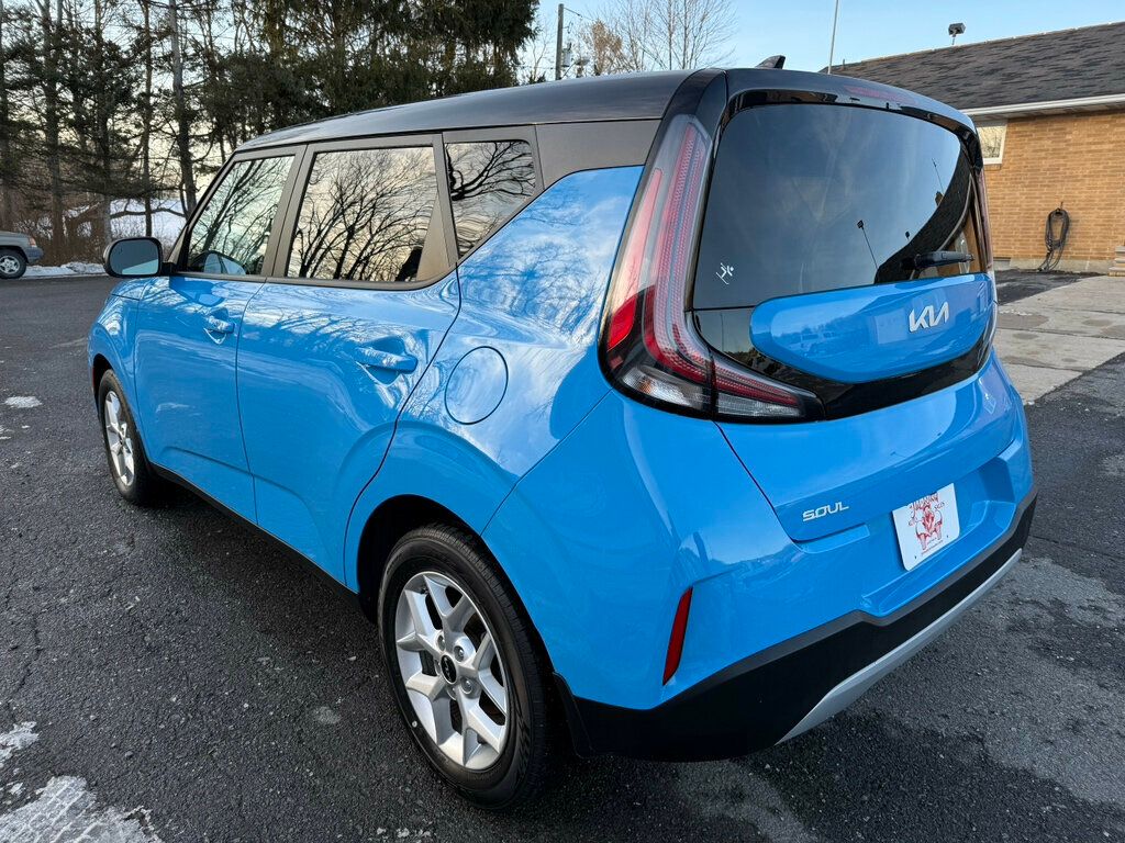 2023 Kia Soul S IVT - 22974886 - 4