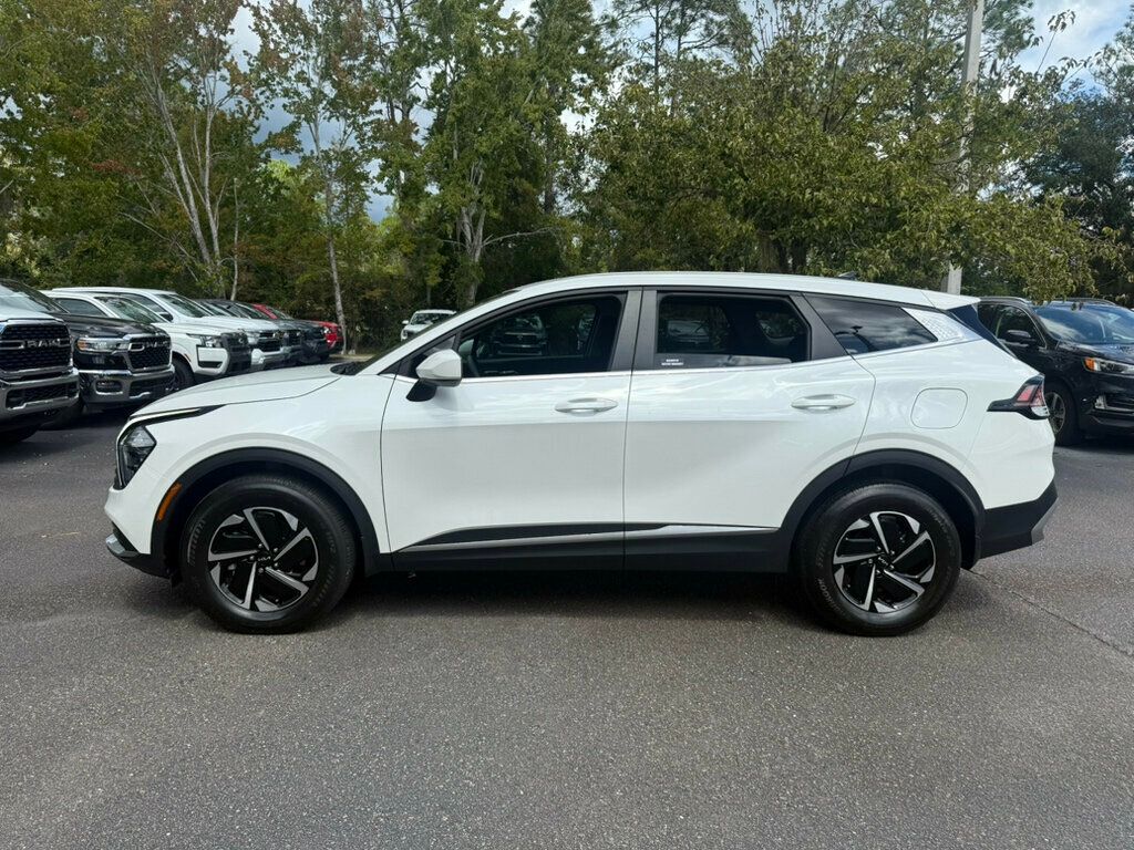 2023 Kia Sportage Hybrid LX photo 2