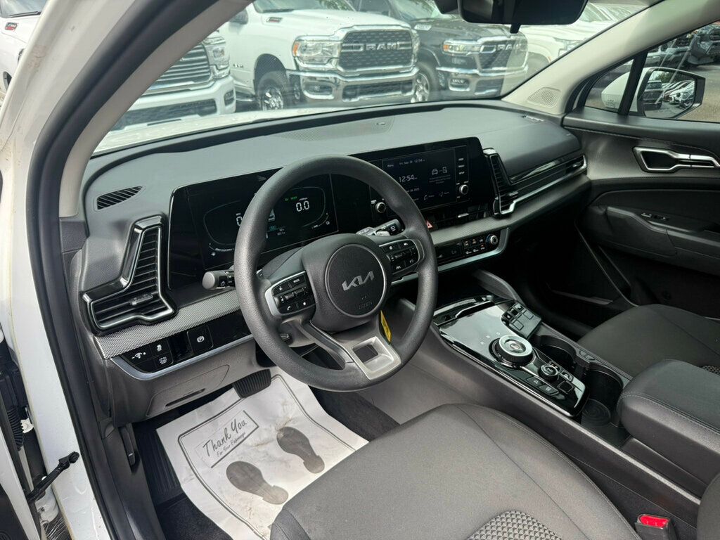 2023 Kia Sportage Hybrid LX photo 3
