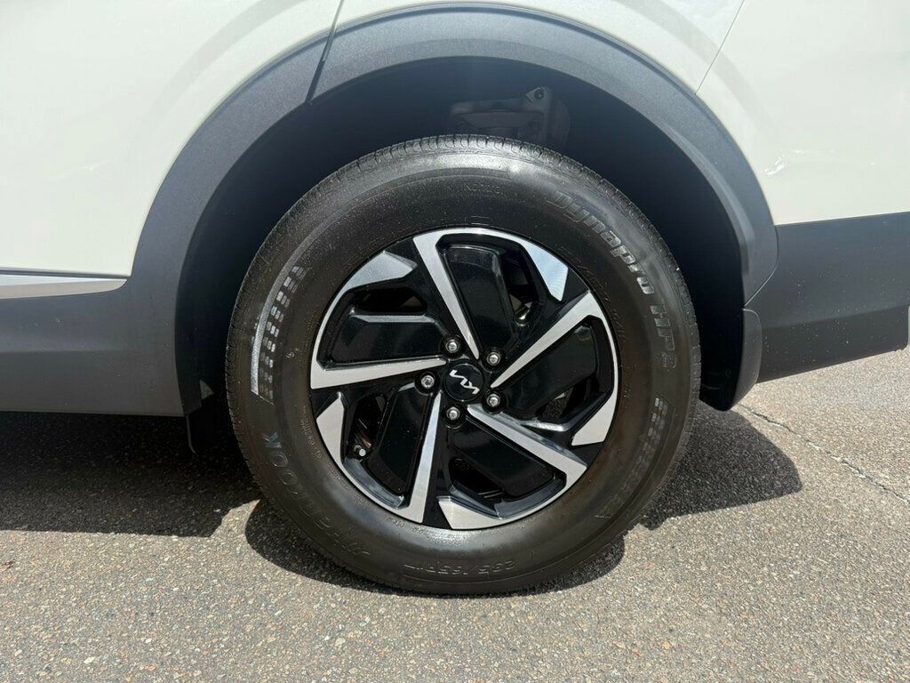 2023 Kia Sportage Hybrid LX photo 9