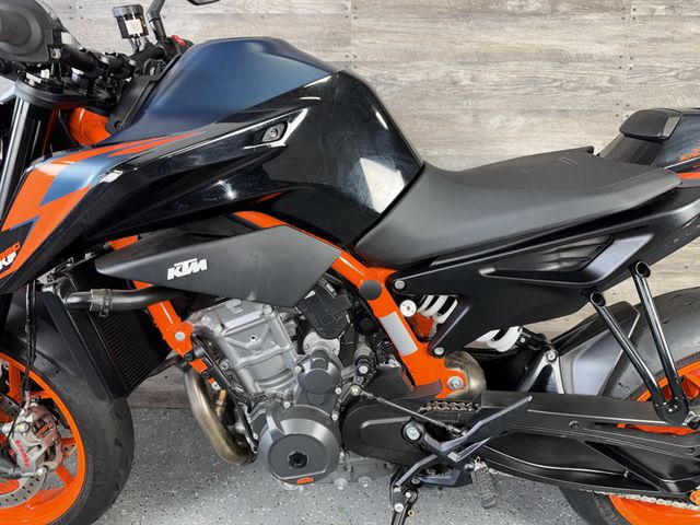 2023 KTM 890 Duke R One Owner! - 23081422 - 13