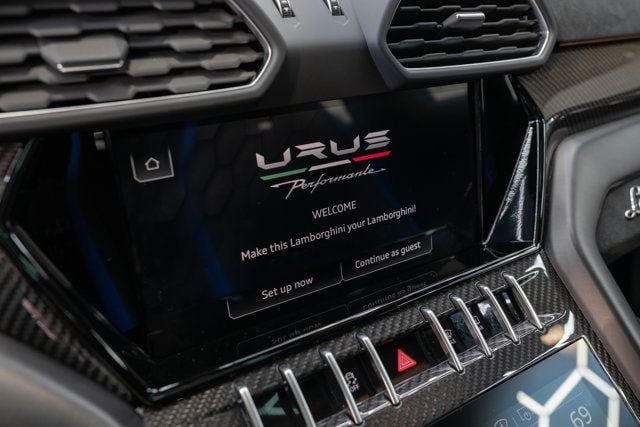 2023 Lamborghini Urus Performante photo 13
