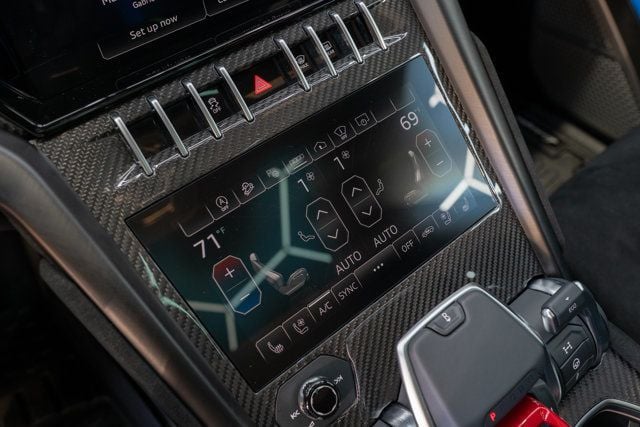 2023 Lamborghini Urus Performante photo 14