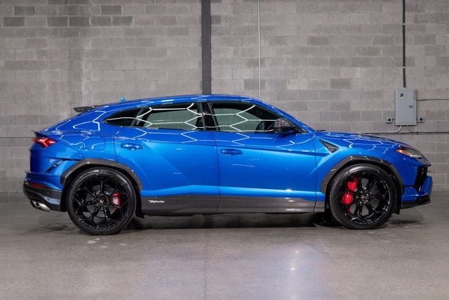 2023 Lamborghini Urus Performante photo 2