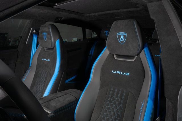 2023 Lamborghini Urus Performante photo 17