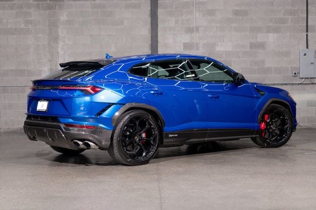 2023 Lamborghini Urus Performante photo 3