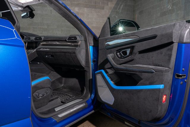 2023 Lamborghini Urus Performante photo 30