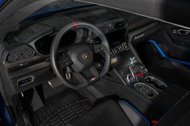 2023 Lamborghini Urus Performante photo 9