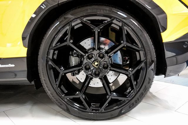2023 Lamborghini Urus Performante photo 10