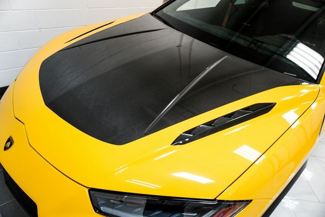 2023 Lamborghini Urus Performante photo 16