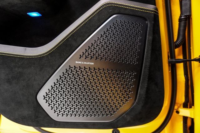 2023 Lamborghini Urus Performante photo 22
