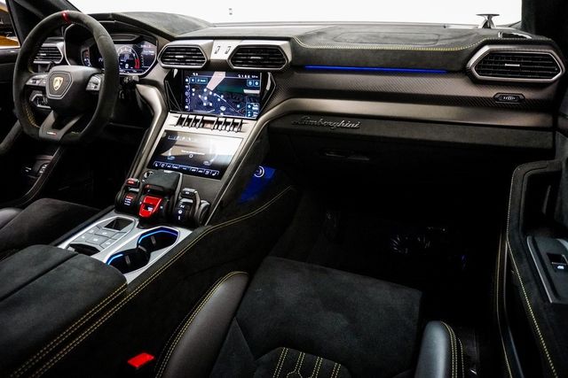 2023 Lamborghini Urus Performante photo 26