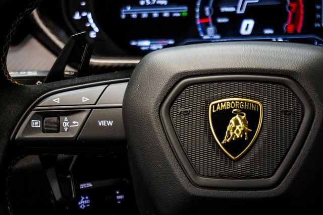 2023 Lamborghini Urus Performante photo 31