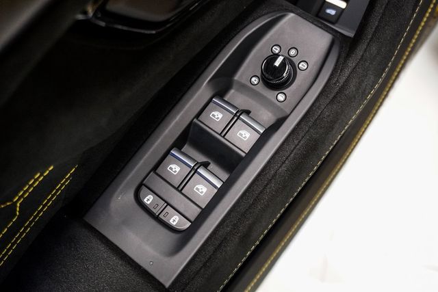 2023 Lamborghini Urus Performante photo 36