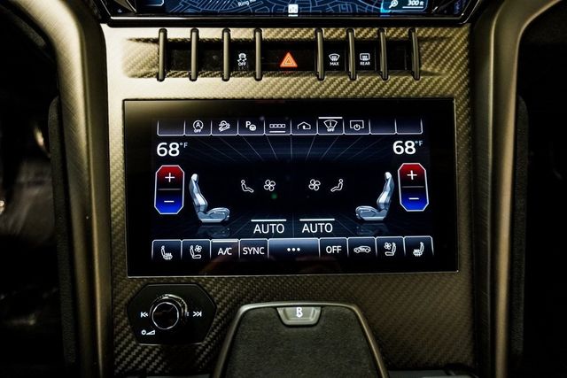 2023 Lamborghini Urus Performante photo 40