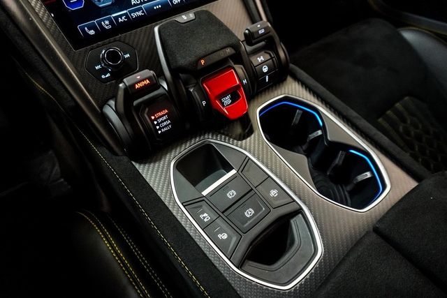 2023 Lamborghini Urus Performante photo 41