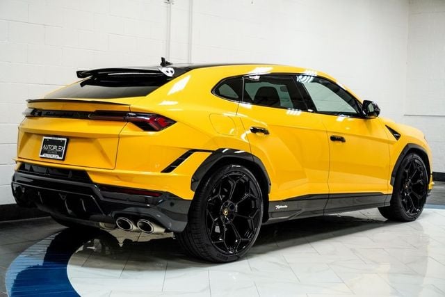 2023 Lamborghini Urus Performante photo 5