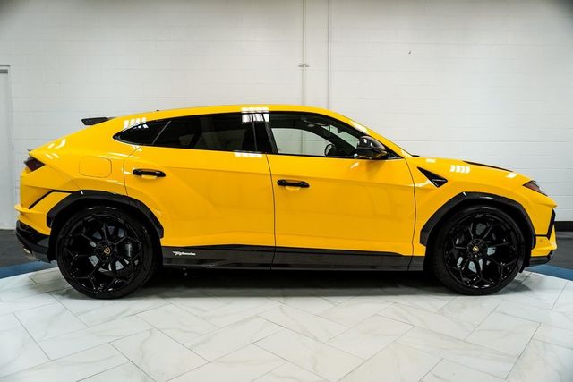 2023 Lamborghini Urus Performante photo 8