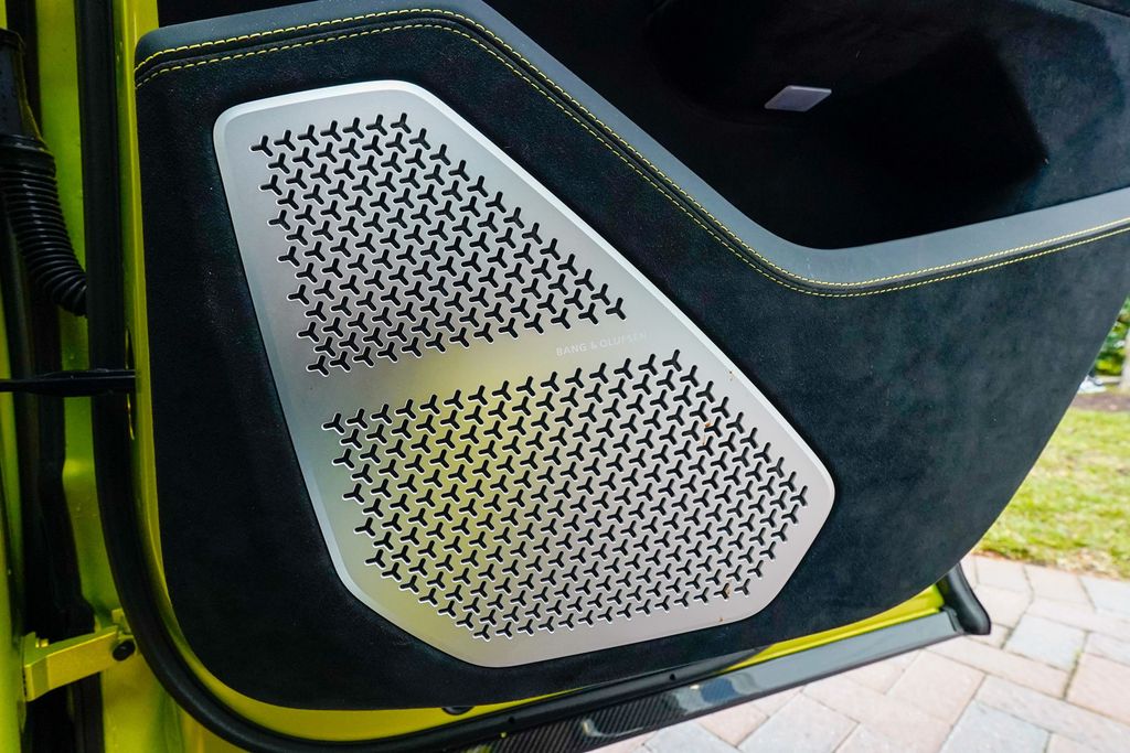 2023 Lamborghini Urus Performante AWD - 22986544 - 95