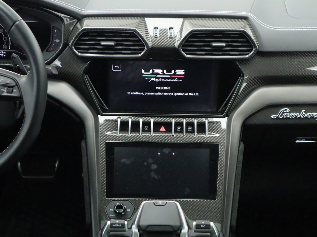 2023 Lamborghini Urus Performante photo 14