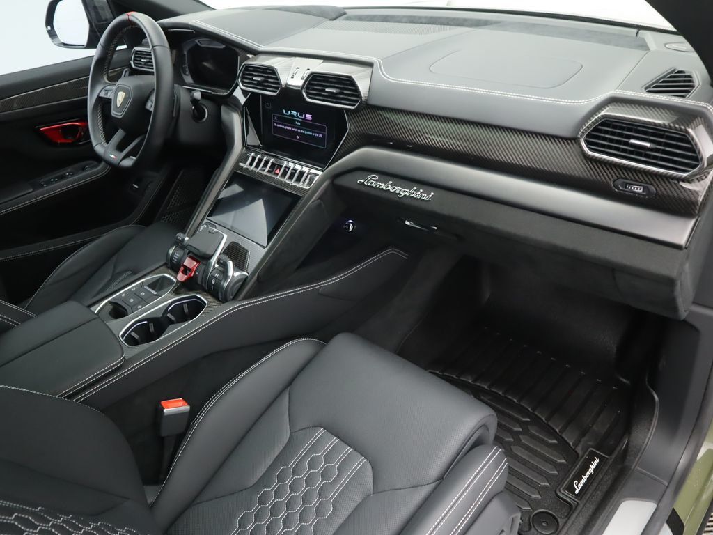 2023 Lamborghini Urus Performante photo 18