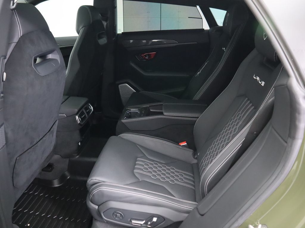 2023 Lamborghini Urus Performante photo 22