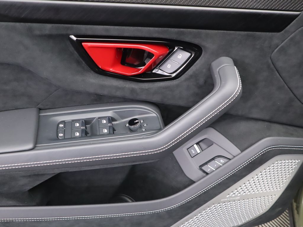2023 Lamborghini Urus Performante photo 24