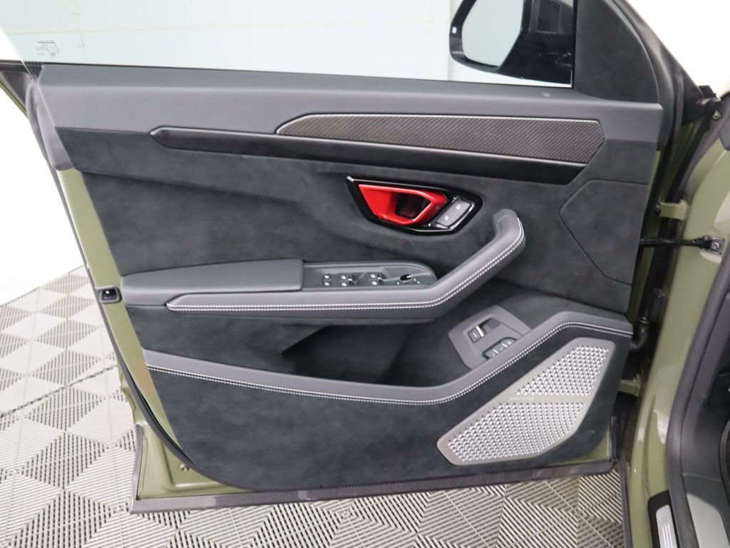 2023 Lamborghini Urus Performante photo 25