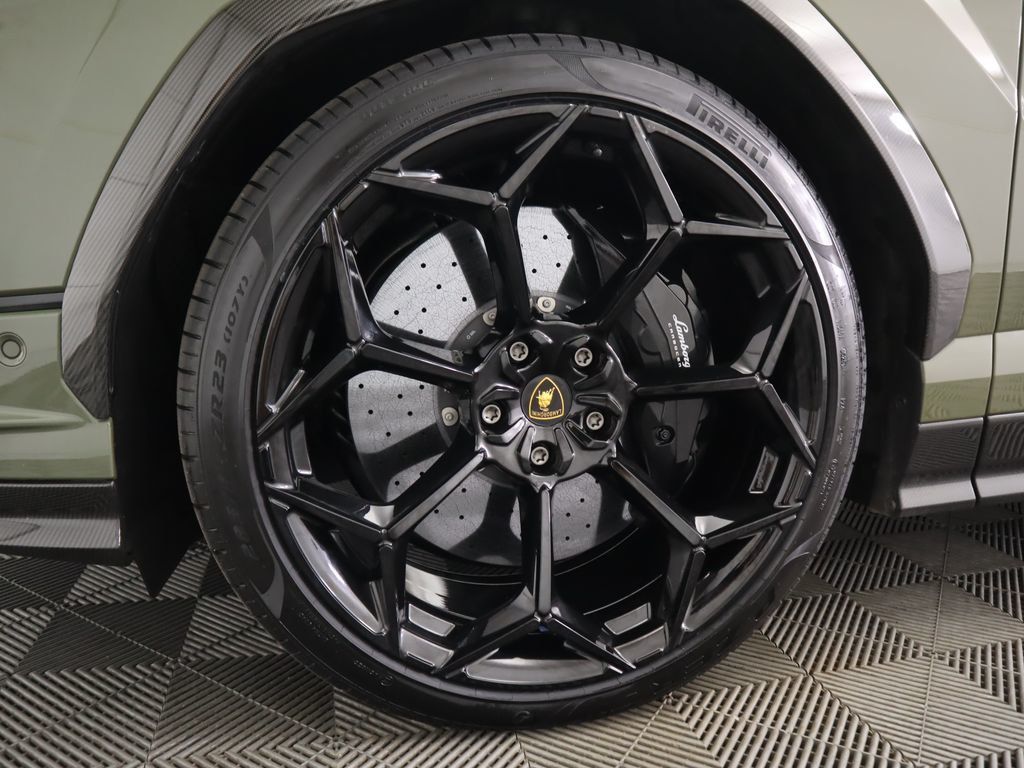2023 Lamborghini Urus Performante photo 29
