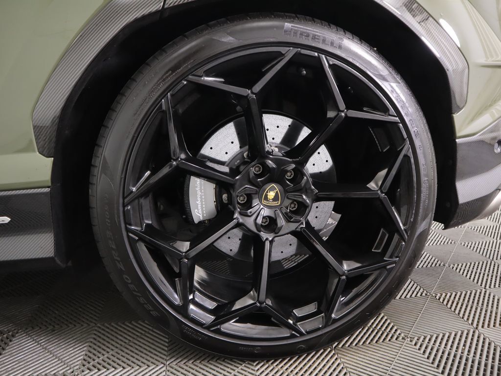 2023 Lamborghini Urus Performante photo 30