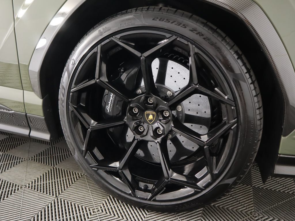 2023 Lamborghini Urus Performante photo 32