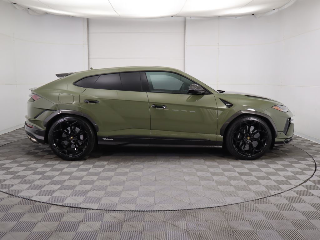2023 Lamborghini Urus Performante photo 4