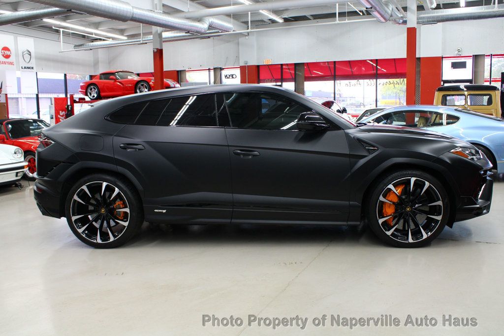2023 LAMBORGHINI URUS - Image 9