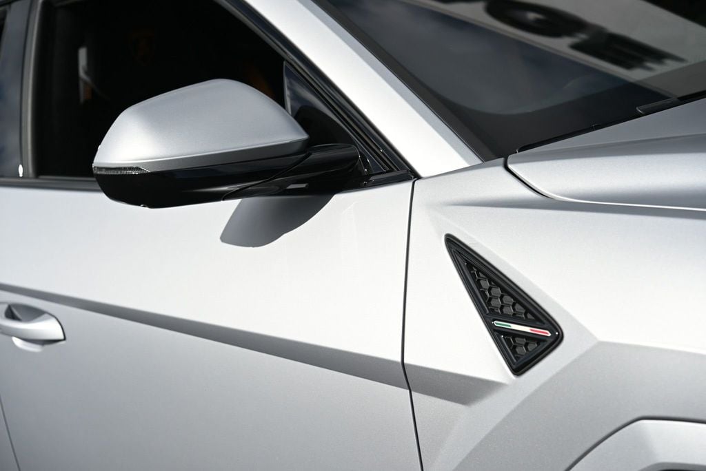 2023 Lamborghini Urus S AWD - 22962906 - 3