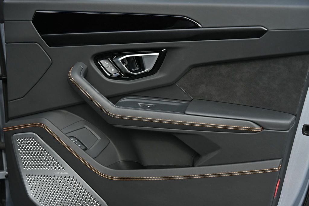 2023 Lamborghini Urus S AWD - 22962906 - 44