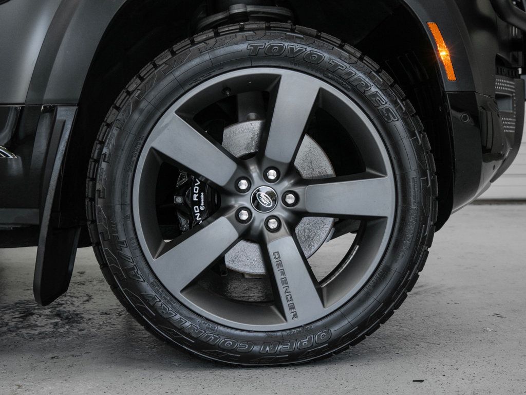 Land Rover Defender photo 10