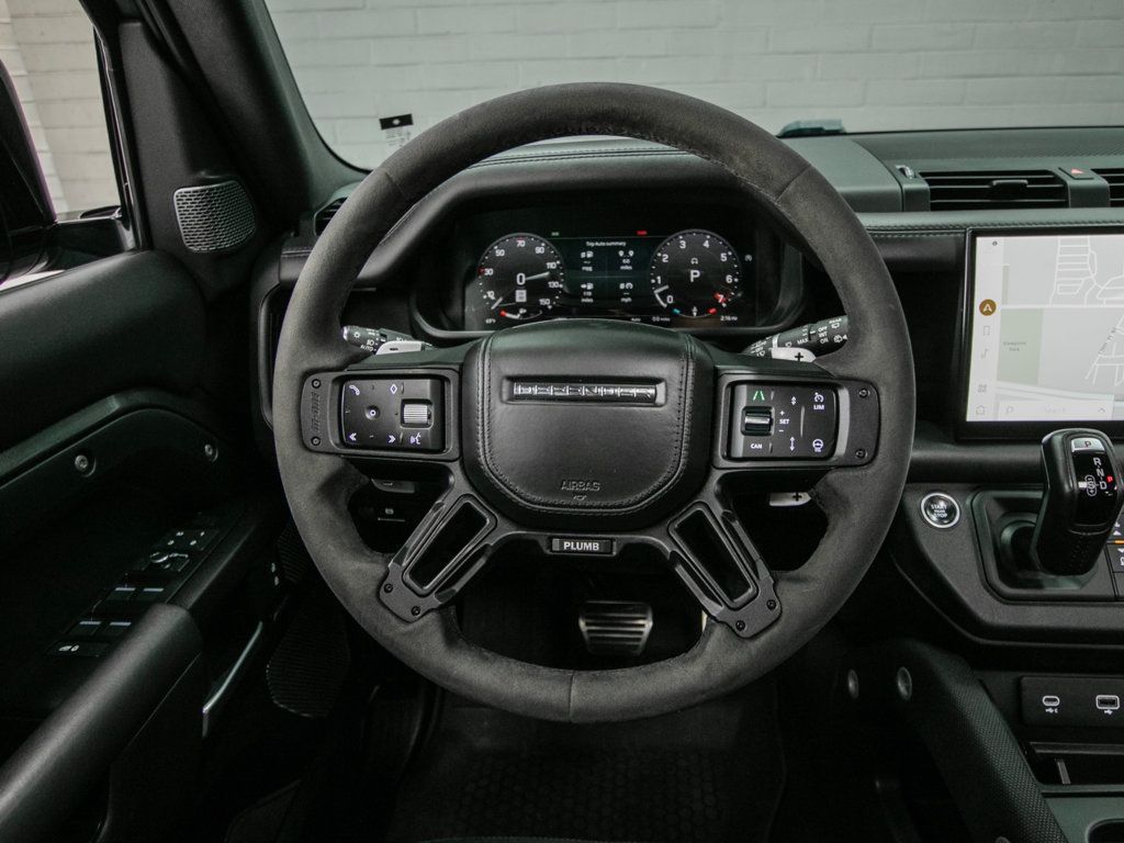 Land Rover Defender photo 18