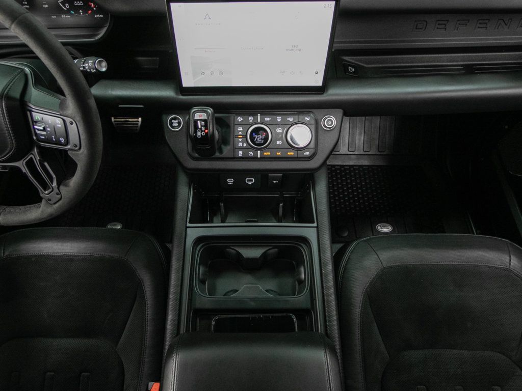 Land Rover Defender photo 20