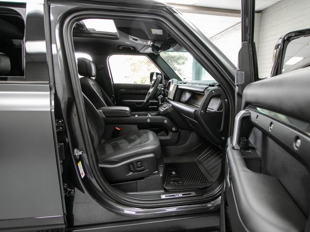 Land Rover Defender photo 23