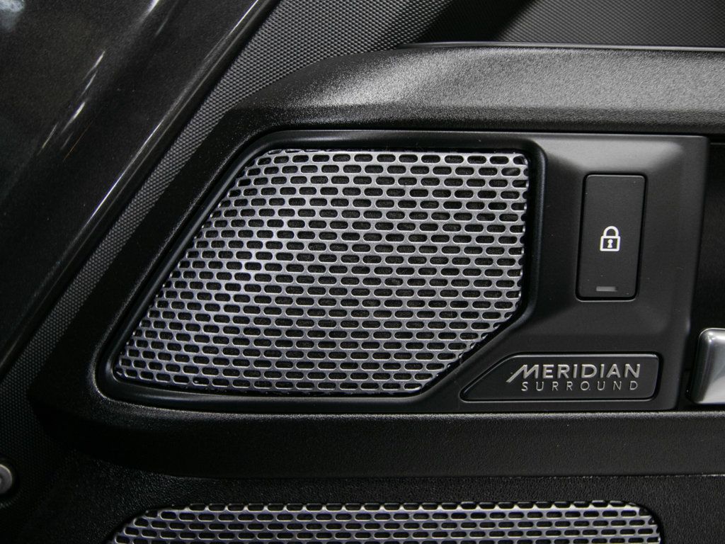 Land Rover Defender photo 30