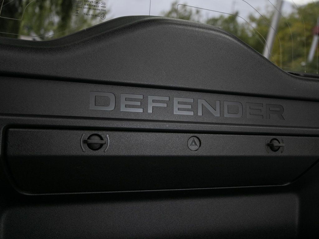 Land Rover Defender photo 34