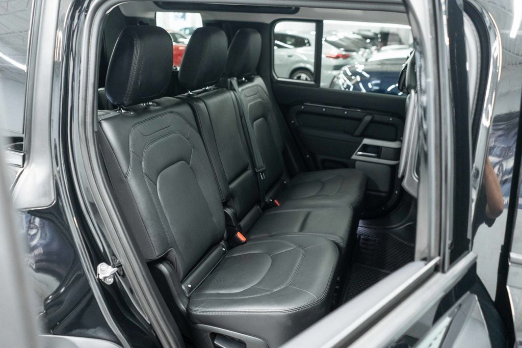 2023 Land Rover Defender 110 S photo 11