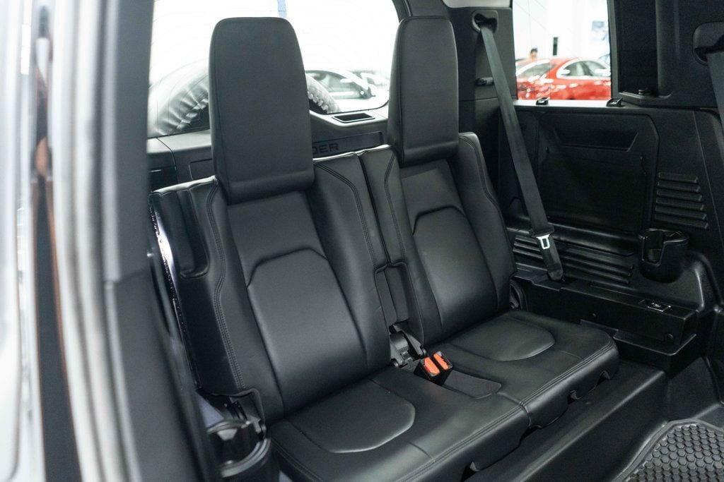 2023 Land Rover Defender 110 S photo 12