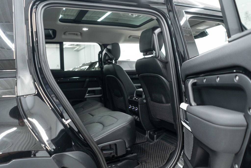 2023 Land Rover Defender 110 S photo 13