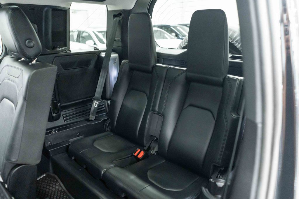 2023 Land Rover Defender 110 S photo 18