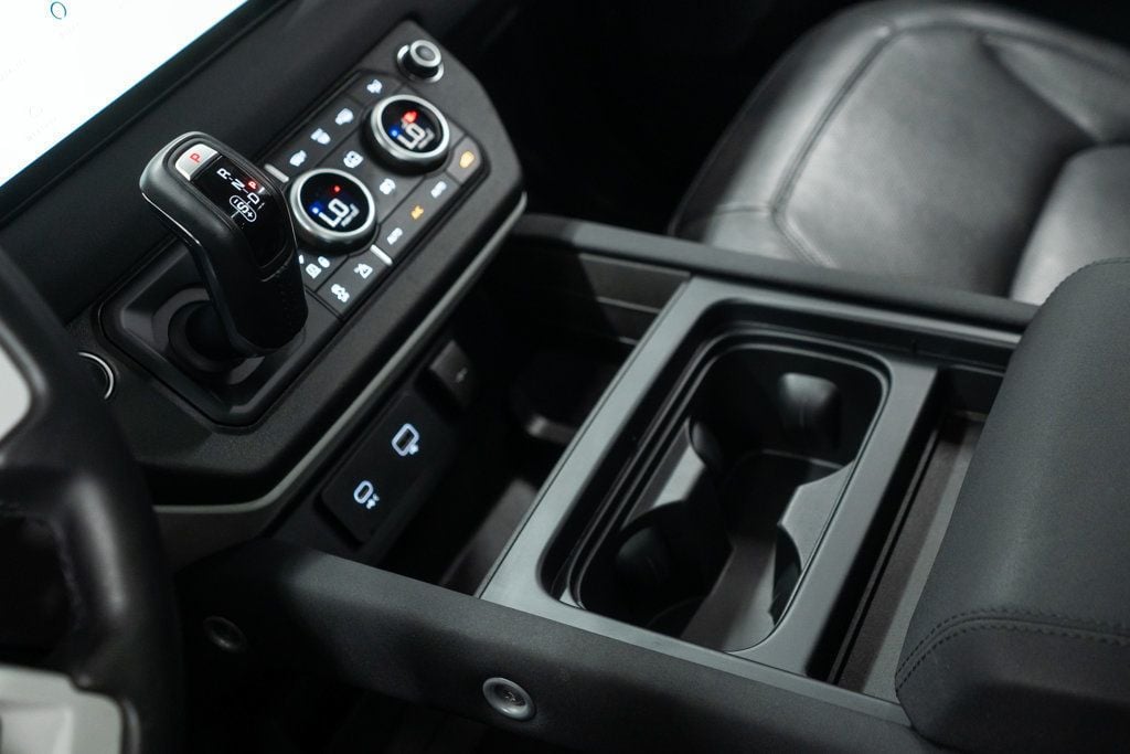 2023 Land Rover Defender 110 S photo 23