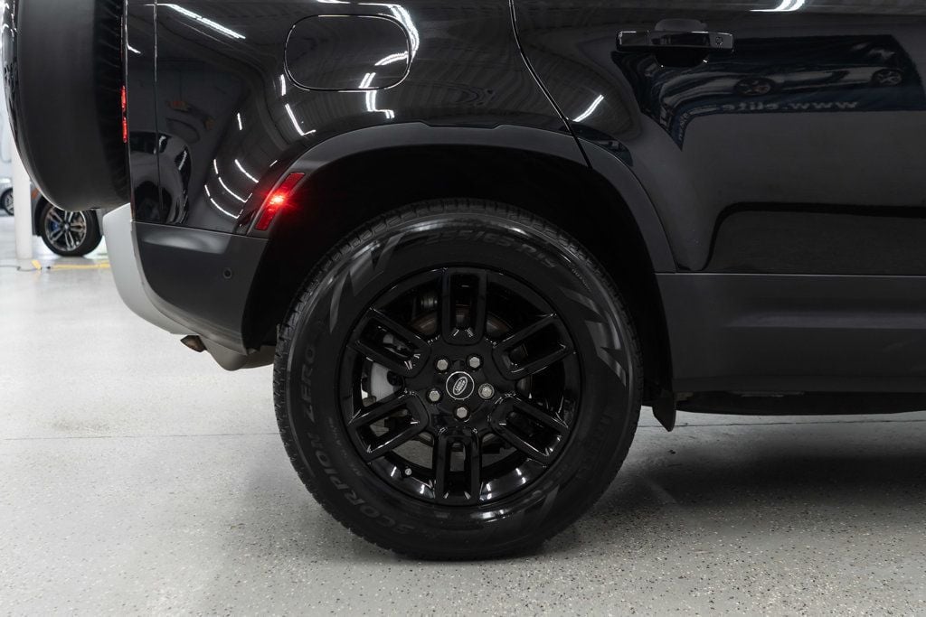 2023 Land Rover Defender 110 S photo 38